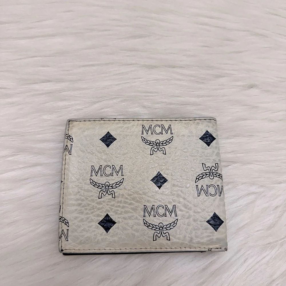 MCM - BLUE WHITE ALL LEATHER VISETOS BIFOLD WALLET